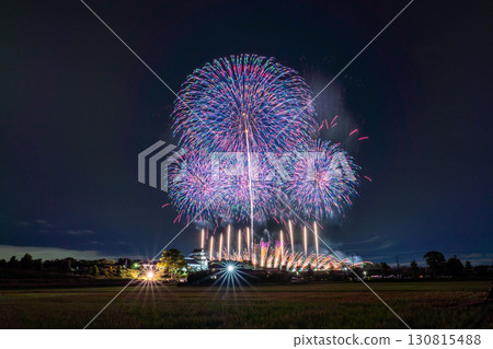 Chiba Prefecture: Tone River Fireworks Festival and Sekiyado Castle, photographed from the Noda City side of Chiba Prefecture 130815488