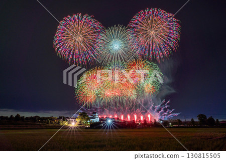 千葉縣：利根川煙火大會和關宿城，從千葉縣野田市一側拍攝 130815505