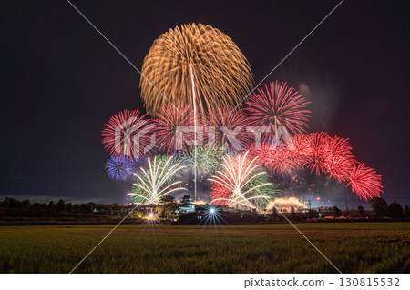 Chiba Prefecture: Tone River Fireworks Festival and Sekiyado Castle, photographed from the Noda City side of Chiba Prefecture 130815532
