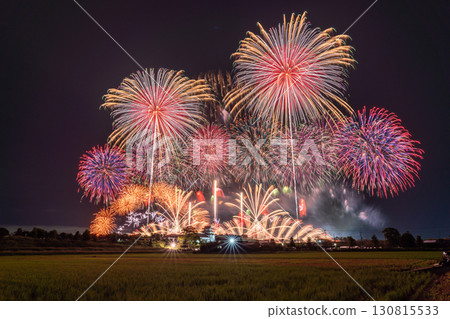 千葉縣：利根川煙火大會和關宿城，從千葉縣野田市一側拍攝 130815533
