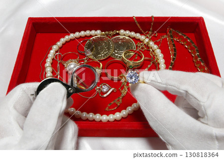 Gold, jewelry, gemstones, precious metals purchasing business Gold, jewelry, gemstones, precious metals purchasing business 130818364