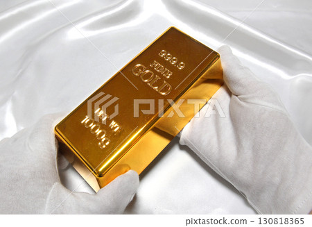Gold, gold bars, pure gold, purchase image Gold, gold bars, pure gold, purchase image 130818365