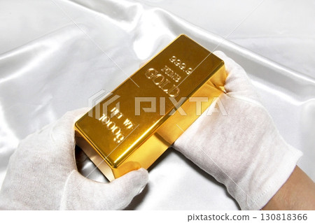 Gold, gold bars, pure gold, purchase image Gold, gold bars, pure gold, purchase image 130818366