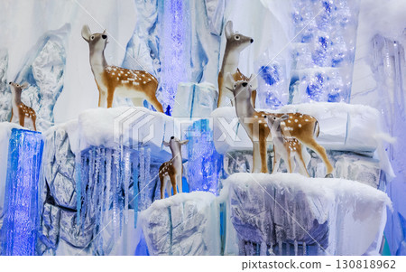 New Year's decorations in the European shopping center 130818962