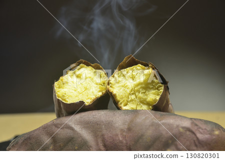 石烤地瓜,熱氣騰騰 石烤地瓜,熱氣騰騰 130820301