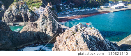 岩手縣久慈市小袖海岸夫婦岩的空中景觀 岩手縣久慈市小袖海岸夫婦岩的空中景觀 130821340