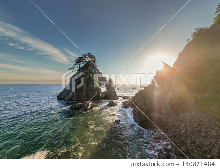 岩手縣 久慈市 小袖海岸的釣金洞窟沐浴著朝陽 130821484