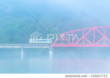 Kitakami Line: Kiha 100 running across Lake Kinshu in the morning mist - Second Waga River Bridge Kitakami Line: Kiha 100 running across Lake Kinshu in the morning mist - Second Waga River Bridge 130821715