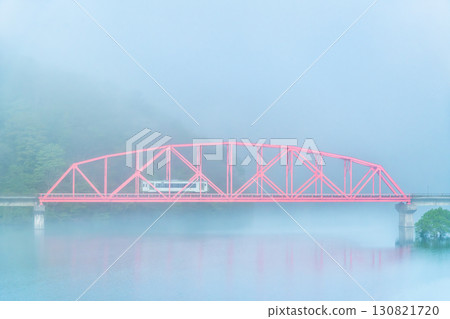 Kitakami Line: Kiha 100 running across Lake Kinshu in the morning mist - Second Waga River Bridge Kitakami Line: Kiha 100 running across Lake Kinshu in the morning mist - Second Waga River Bridge 130821720