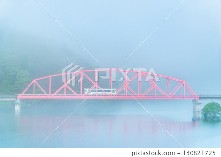 Kitakami Line: Kiha 100 running across Lake Kinshu in the morning mist - Second Waga River Bridge Kitakami Line: Kiha 100 running across Lake Kinshu in the morning mist - Second Waga River Bridge 130821725
