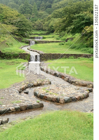 The waterfall valley that continues from Yoro Falls in Yoro Park 130822187