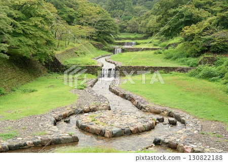 The waterfall valley that continues from Yoro Falls in Yoro Park The waterfall valley that continues from Yoro Falls in Yoro Park 130822188