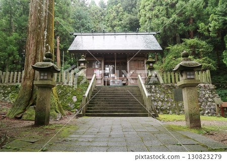 養老瀑布附近的養老神社及其菊花泉 130823279
