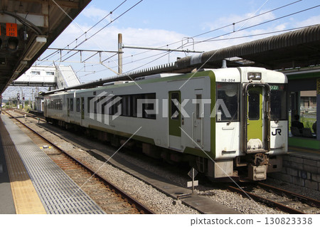 Hachiko Line Kiha 110 series (non-electrified section: Koma River ⇔ Takasaki) Hachiko Line Kiha 110 series (non-electrified section: Koma River ⇔ Takasaki) 130823338