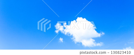 白雲和藍天的簡單風景 130823410