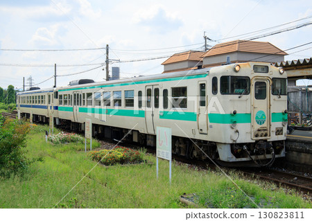 Kiha 147 BRT繞城列車停靠在Kahara站 Kiha 147 BRT繞城列車停靠在Kahara站 130823811
