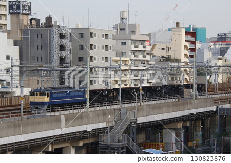 Utsunomiya Line: Ballast transport train bound for Utsunomiya Freight Terminal (pulled by EF65) 130823876