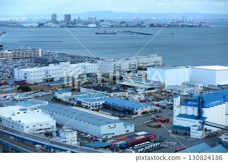 View of the Kobe Port area from a high-rise building: Onohama wharf area and Rokko Island in the distance View of the Kobe Port area from a high-rise building: Onohama wharf area and Rokko Island in the distance 130824186