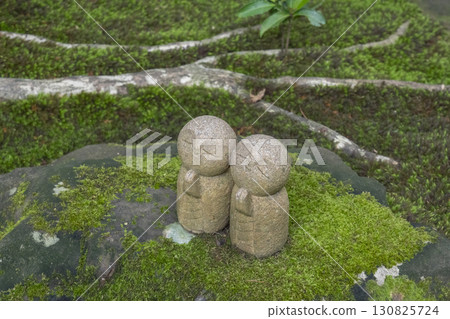 紫泉堂：矗立在青苔花園中的迷人地藏菩薩像 130825724