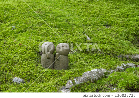 紫泉堂：矗立在青苔花園中的迷人地藏菩薩像 130825725