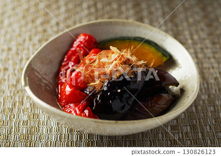 燉紅萬願寺廟辣椒和茄子 燉紅萬願寺廟辣椒和茄子 130826123