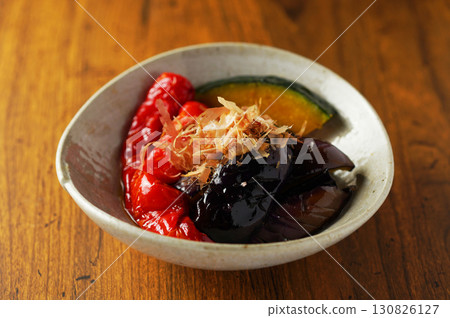 燉紅萬願寺廟辣椒和茄子 燉紅萬願寺廟辣椒和茄子 130826127