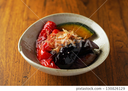 燉紅萬願寺廟辣椒和茄子 燉紅萬願寺廟辣椒和茄子 130826129
