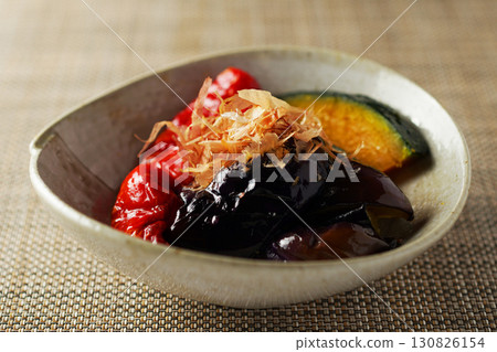 燉紅萬願寺廟辣椒和茄子 燉紅萬願寺廟辣椒和茄子 130826154