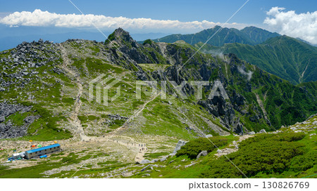 [長野縣]中央阿爾卑斯山：夏季從木曾駒山頂眺望寶劍山 130826769