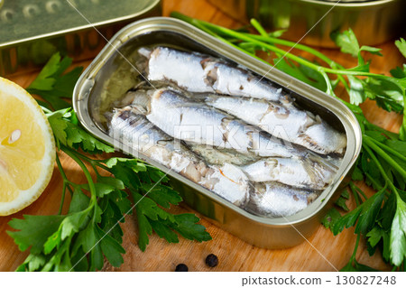 Sardines in oil with parsley, lemon and spices 130827248