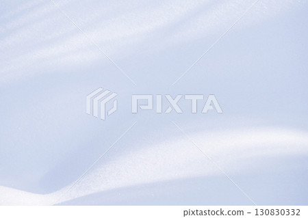 凹凸不平的雪紋 130830332