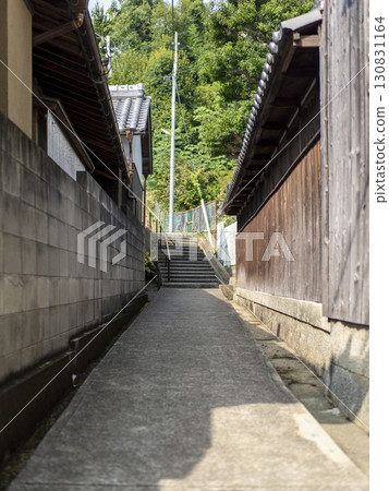 通往山上的小巷風景 130831164