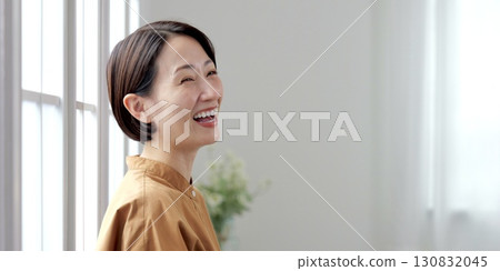 smiling woman 130832045