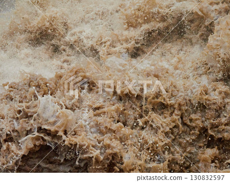 夏季河川洪水 130832597