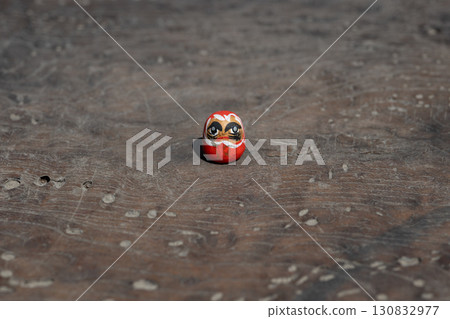 Antique small daruma horizontal composition 4 Antique small daruma horizontal composition 4 130832977
