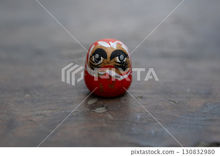 Antique small daruma horizontal composition 3 Antique small daruma horizontal composition 3 130832980