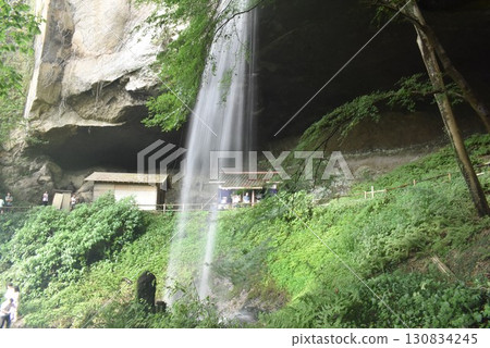 Shelf immovable waterfall 130834245