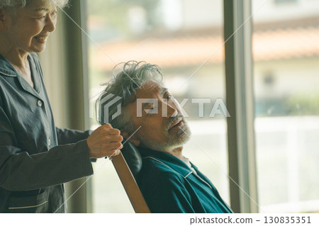 An old couple 130835351