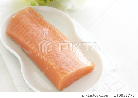 生鮭魚 130835773
