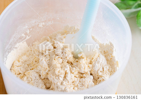 Add water to the flour and mix 130836161