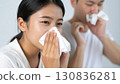 擤鼻涕的女人 130836281