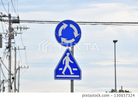 Roundabout_Circular intersection sign_01 130837324