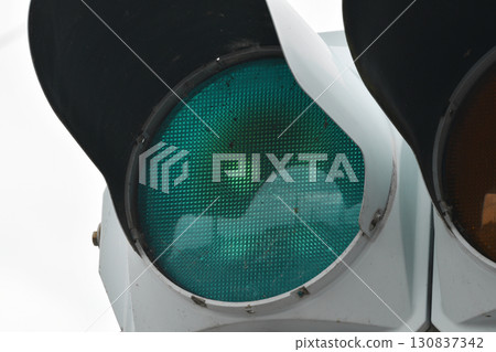 綠色熱燈泡交通號誌燈 130837342