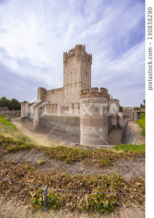 La Mota Castle dominating the skyline of Medina del Campo in Spain 130838280