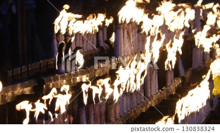 很多蠟燭 很多蠟燭 130838324