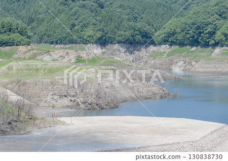遭受乾旱的二石水壩 遭受乾旱的二石水壩 130838730