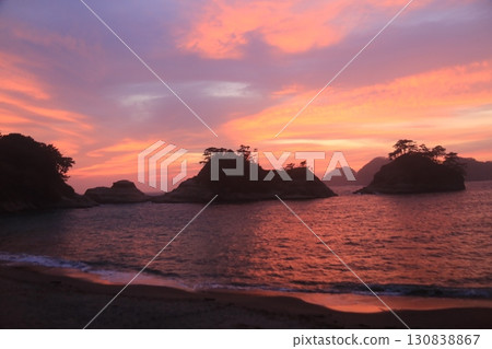 A beautiful sunset over the island of Dogashima in Nishiizu Town A beautiful sunset over the island of Dogashima in Nishiizu Town 130838867