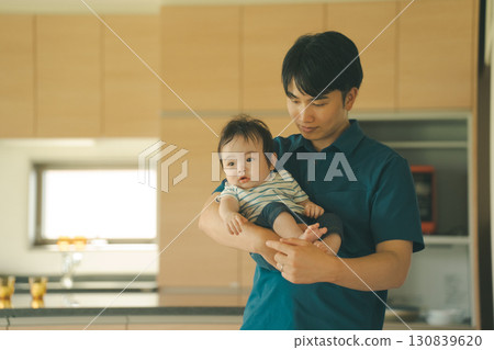 baby, infant, a cuddle 130839620