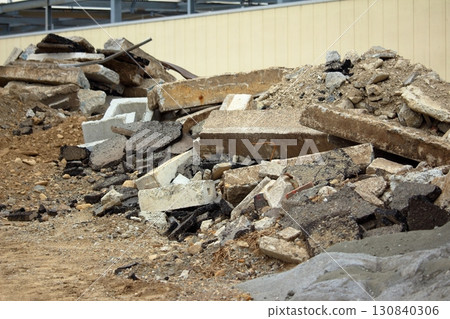 拆遷現場的廢料 130840306