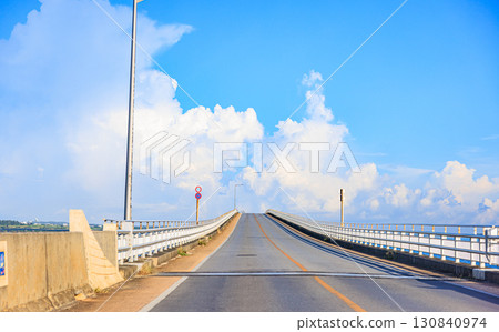 駕車穿越宮古島伊良部大橋（9月） 130840974